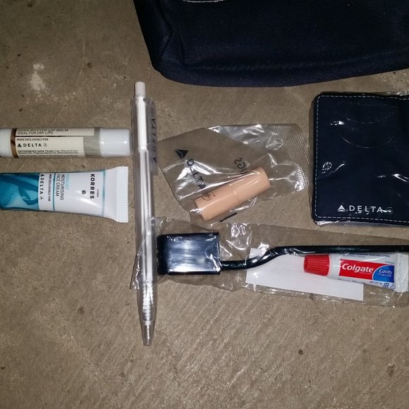 Lot Delta Amenities Toiletries Kits Korres - Picture 3 of 3